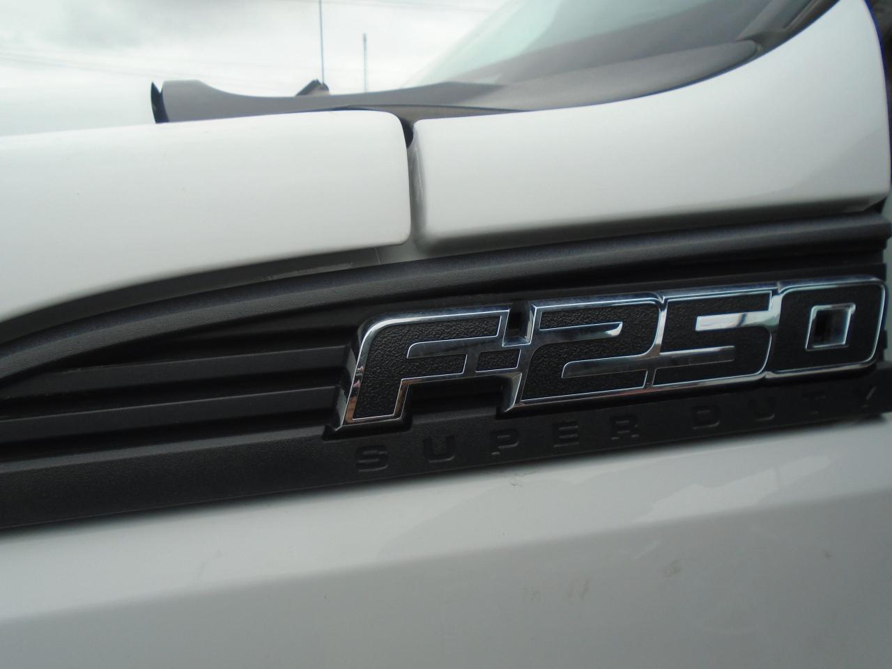 2016 Ford F-250 2WD Reg Cab 137  XL - Photo #24
