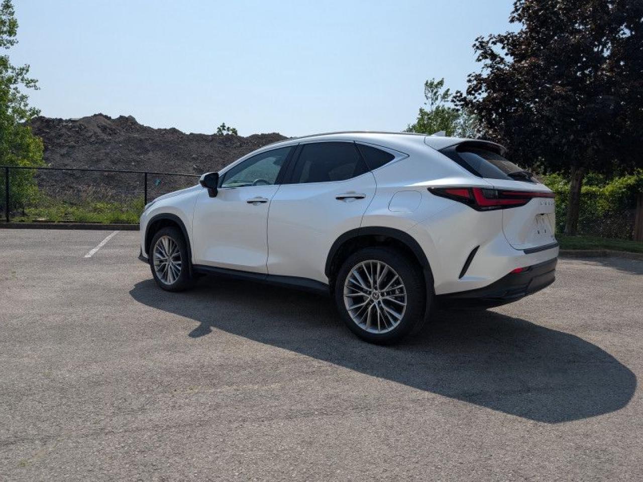 2024 Lexus NX 350 Premium  **LOW KMS - 1 OWNER** Photo