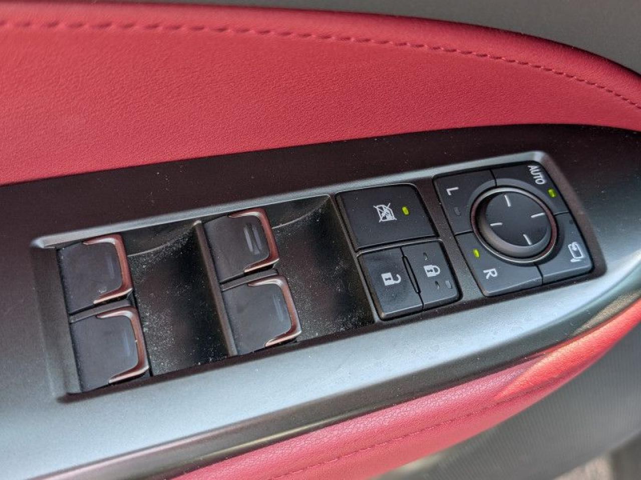2024 Lexus NX 350 Premium  **LOW KMS - 1 OWNER** Photo