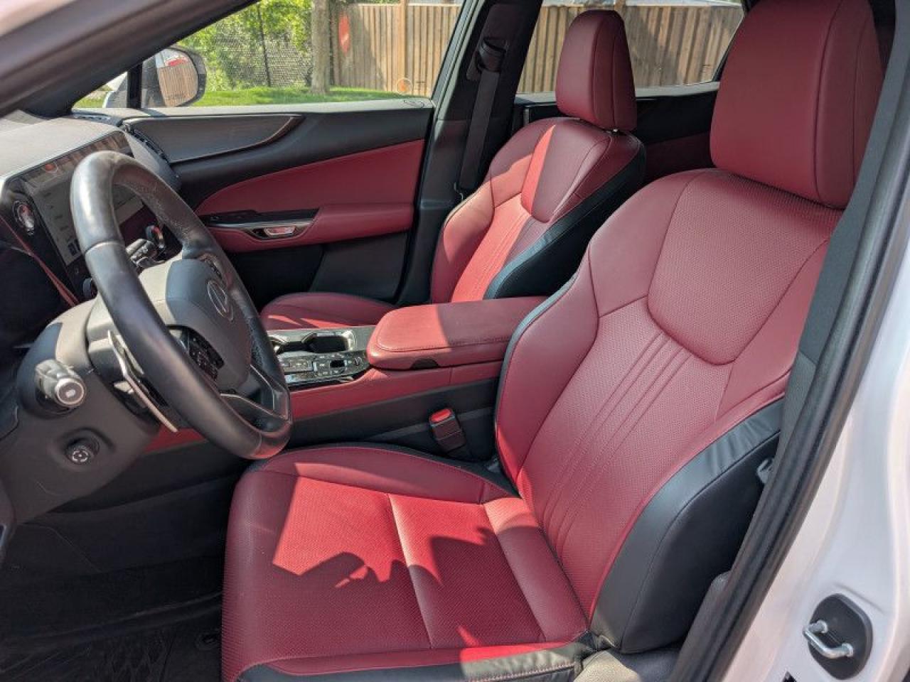 2024 Lexus NX 350 Premium  **LOW KMS - 1 OWNER** Photo