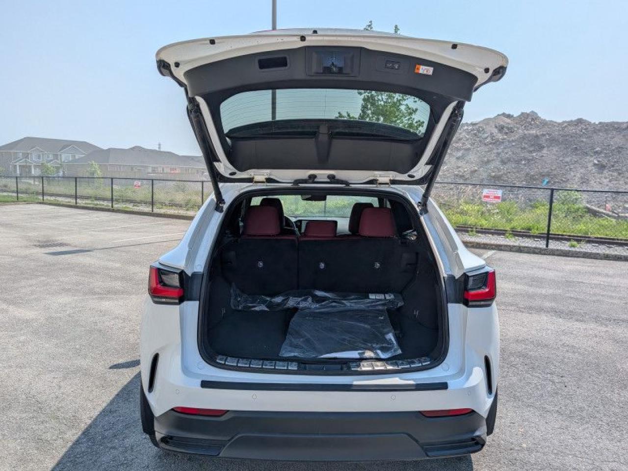 2024 Lexus NX 350 Premium  **LOW KMS - 1 OWNER** Photo