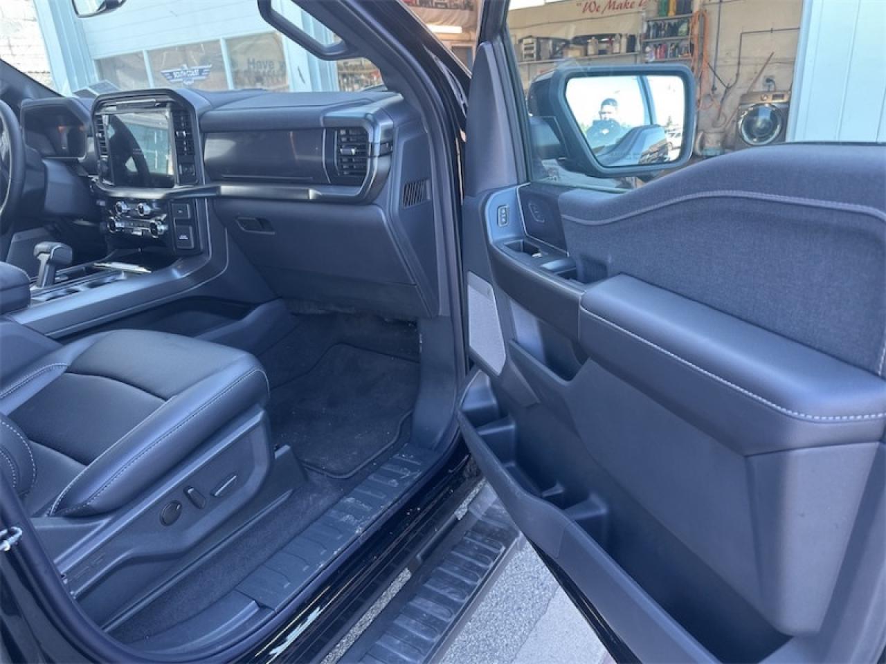 2025 Ford F-150 Lariat  - Tow Package Photo5