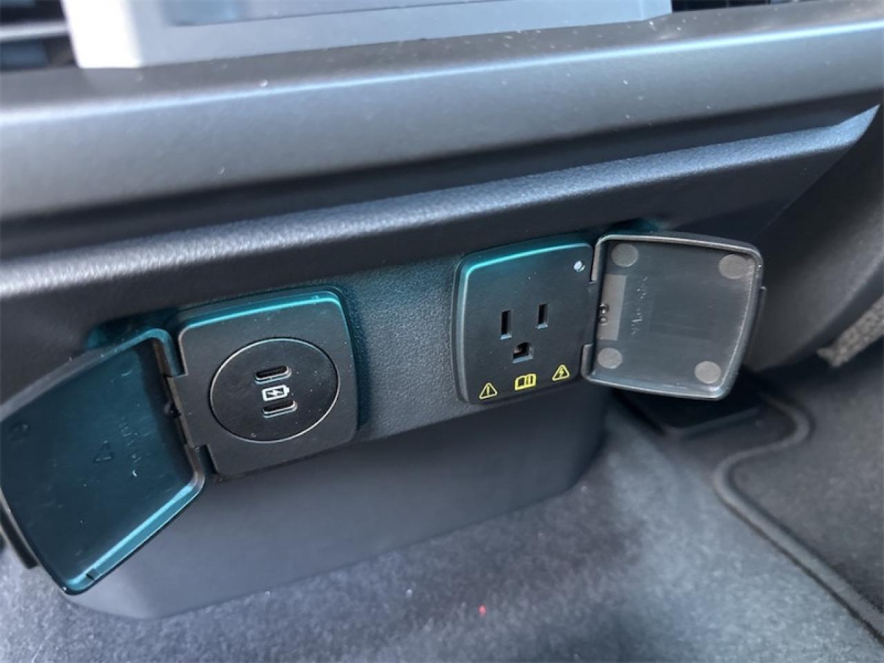 2025 Ford F-150 Lariat  - Tow Package Photo5