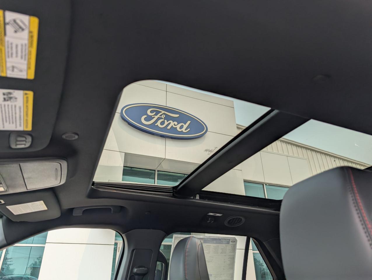 2025 Ford Explorer ST-Line Photo5