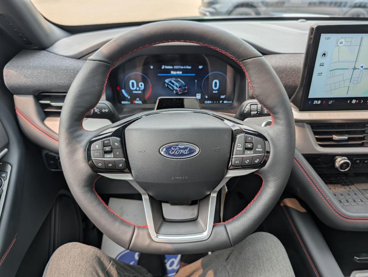 2025 Ford Explorer ST-Line Photo5