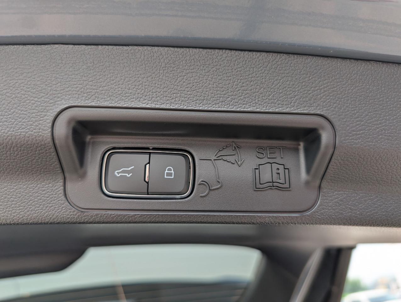 2025 Ford Explorer ST-Line Photo5