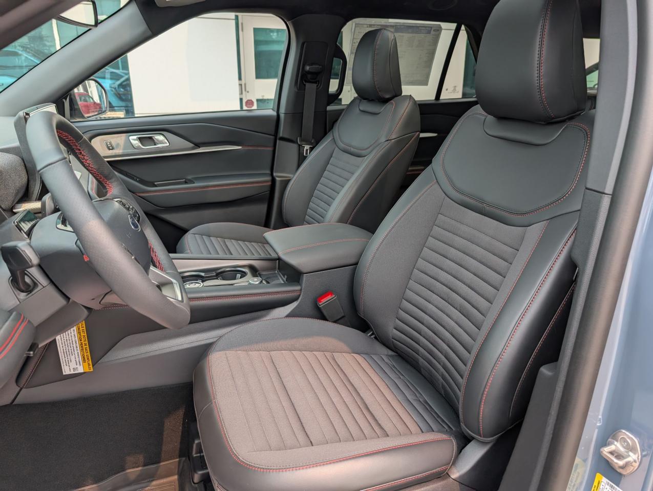 2025 Ford Explorer ST-Line Photo5