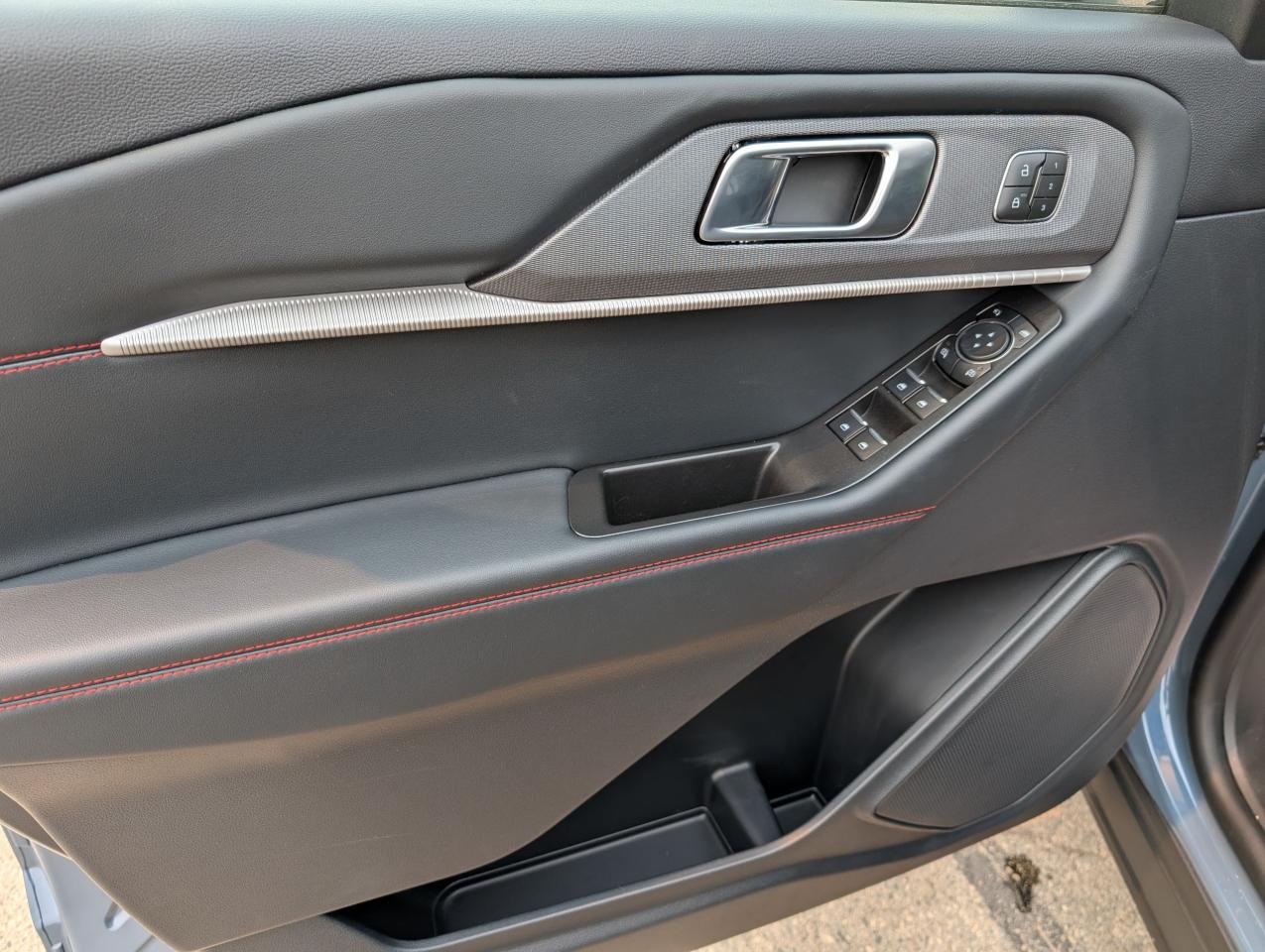 2025 Ford Explorer ST-Line Photo5