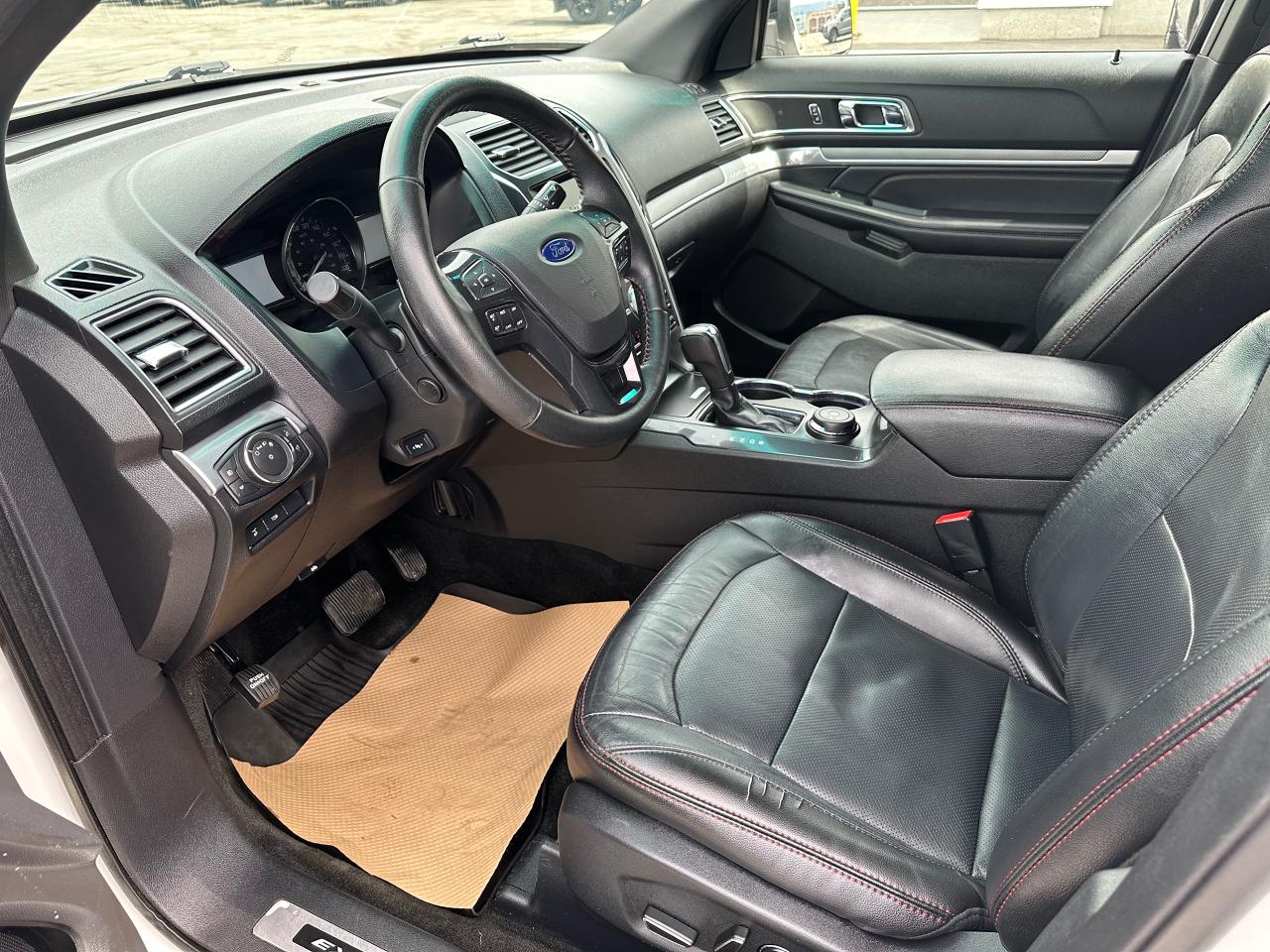 2017 Ford Explorer SPORT Photo5