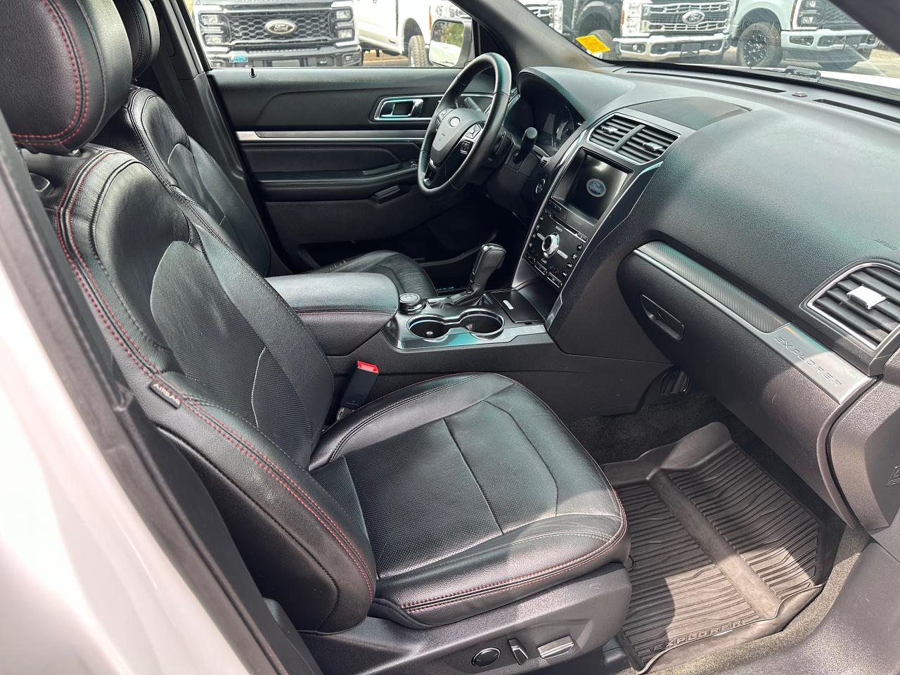 2017 Ford Explorer SPORT Photo5