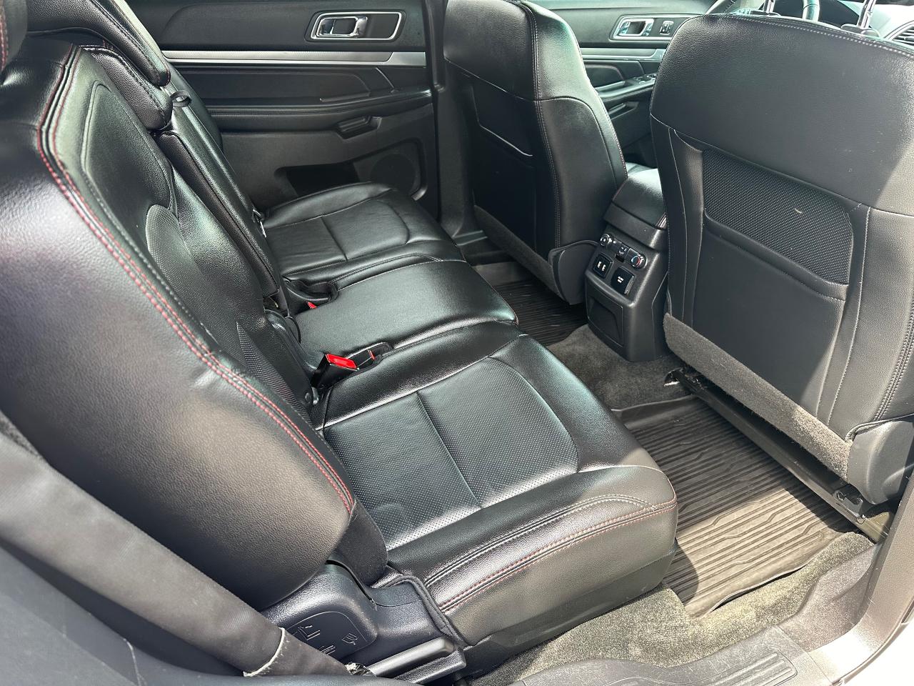 2017 Ford Explorer SPORT Photo5