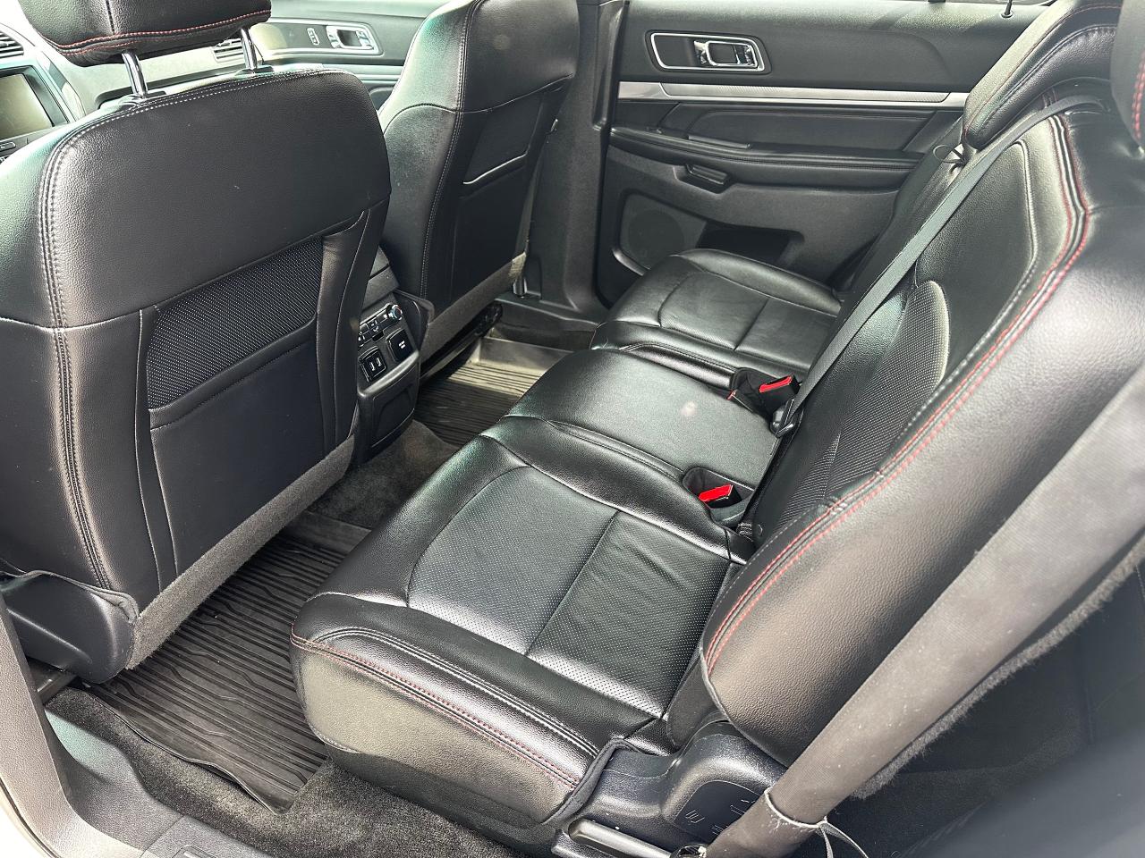 2017 Ford Explorer SPORT Photo5