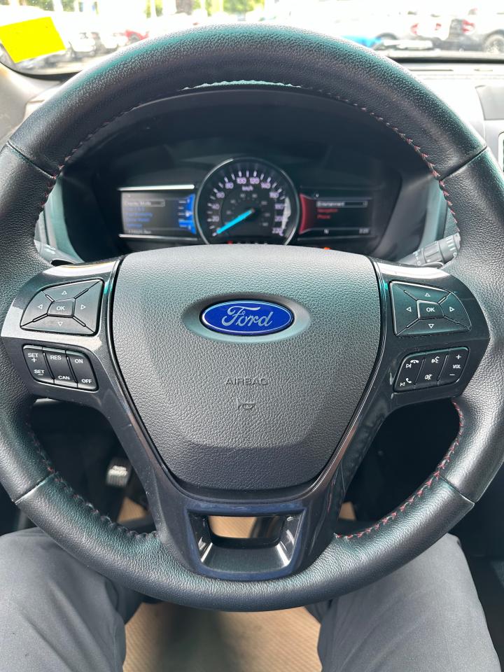2017 Ford Explorer SPORT Photo5