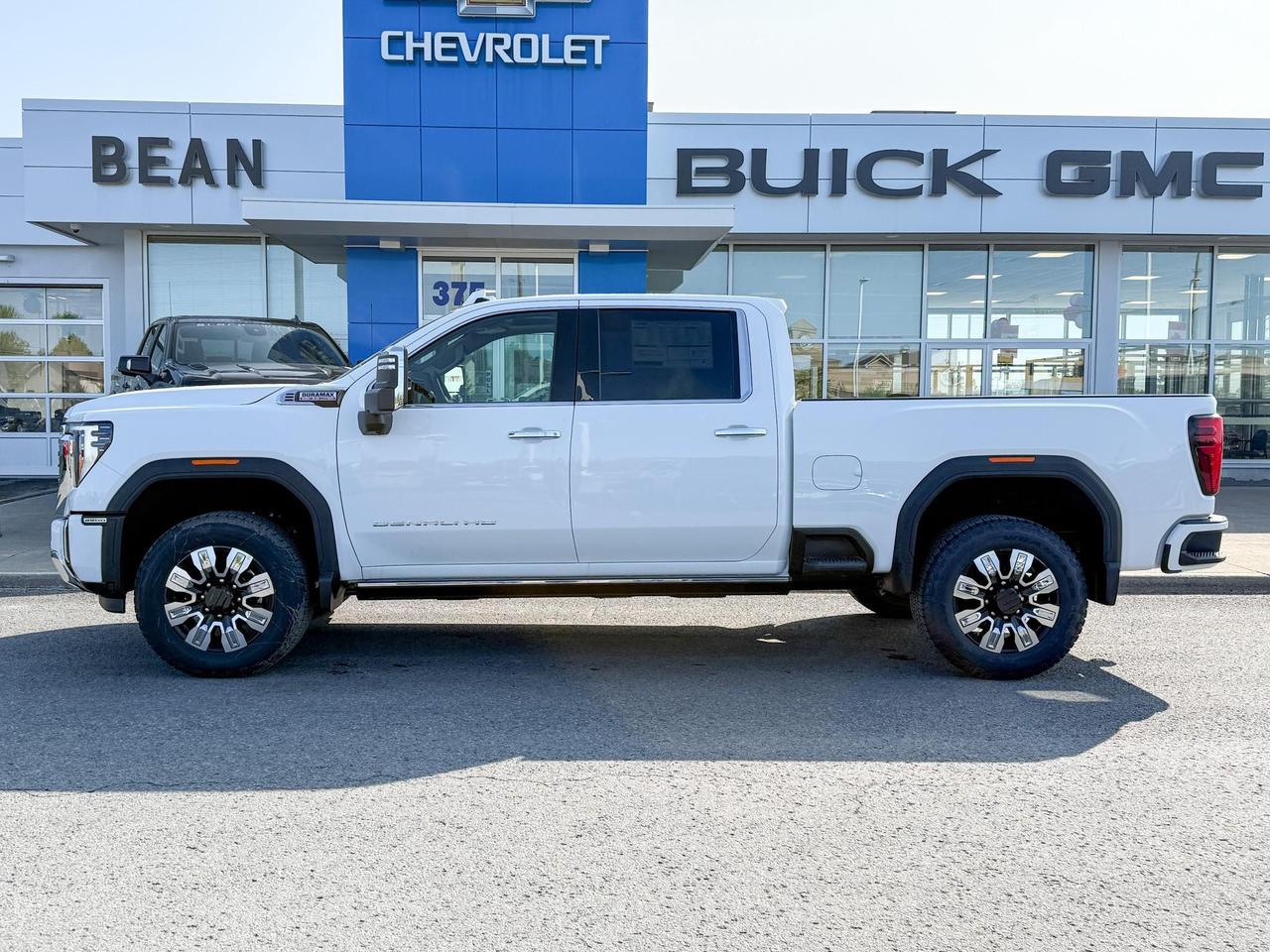 2025 GMC Sierra 2500 HD Denali DURAMAX 6.6L V8 WITH REMOTE START/ENTRY, SUNROOF, HEATED SEATS, HEATED STEERING WHEEL, VENTILATED SEATS, HD SURROUND VISION Photo