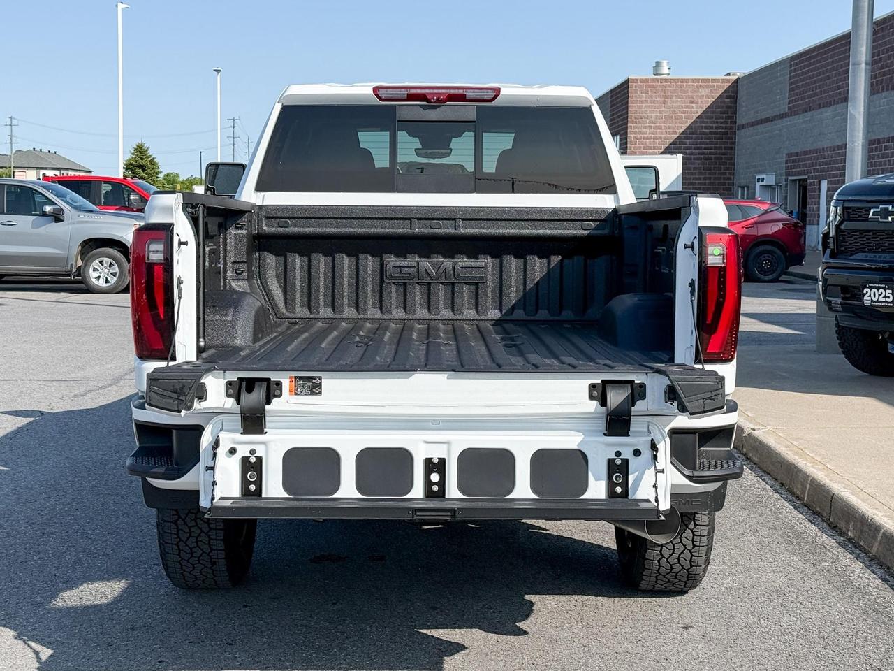 2025 GMC Sierra 2500 HD Denali DURAMAX 6.6L V8 WITH REMOTE START/ENTRY, SUNROOF, HEATED SEATS, HEATED STEERING WHEEL, VENTILATED SEATS, HD SURROUND VISION Photo