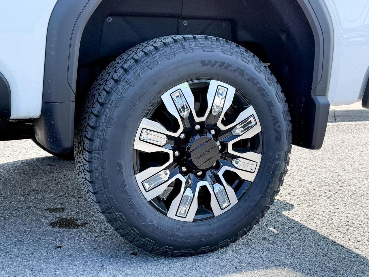 2025 GMC Sierra 2500 HD Denali DURAMAX 6.6L V8 WITH REMOTE START/ENTRY, SUNROOF, HEATED SEATS, HEATED STEERING WHEEL, VENTILATED SEATS, HD SURROUND VISION Photo