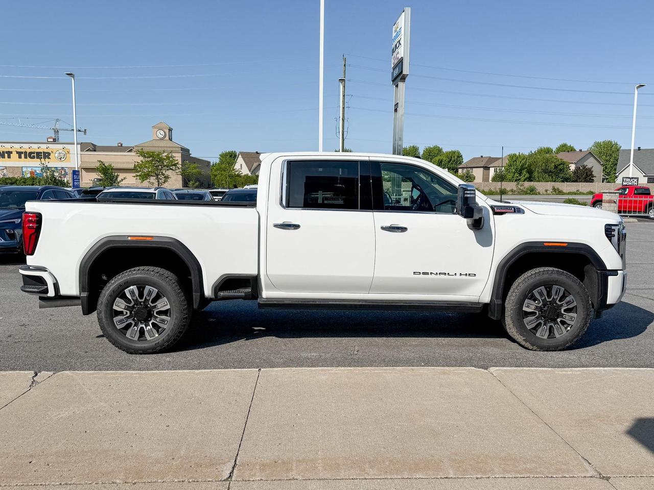 2025 GMC Sierra 2500 HD Denali DURAMAX 6.6L V8 WITH REMOTE START/ENTRY, SUNROOF, HEATED SEATS, HEATED STEERING WHEEL, VENTILATED SEATS, HD SURROUND VISION Photo