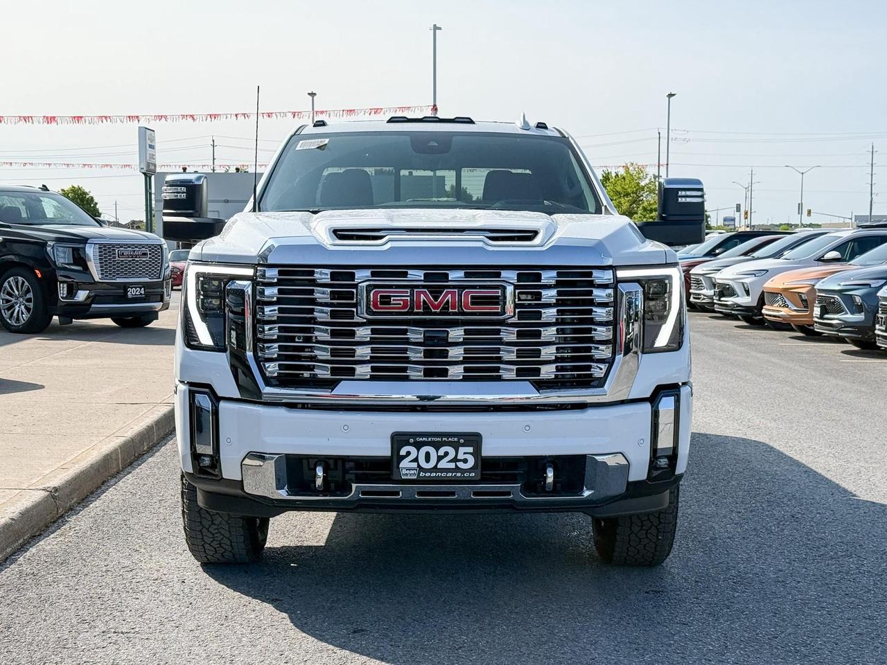 2025 GMC Sierra 2500 HD Denali DURAMAX 6.6L V8 WITH REMOTE START/ENTRY, SUNROOF, HEATED SEATS, HEATED STEERING WHEEL, VENTILATED SEATS, HD SURROUND VISION Photo