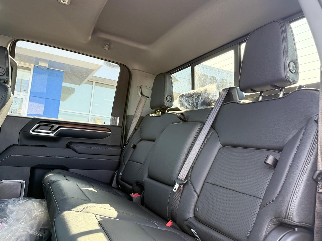 2025 GMC Sierra 2500 HD Denali DURAMAX 6.6L V8 WITH REMOTE START/ENTRY, SUNROOF, HEATED SEATS, HEATED STEERING WHEEL, VENTILATED SEATS, HD SURROUND VISION Photo