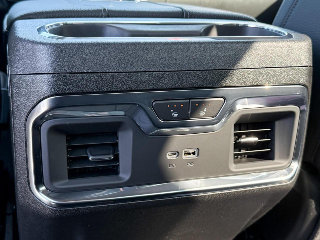 2025 GMC Sierra 2500 HD Denali DURAMAX 6.6L V8 WITH REMOTE START/ENTRY, SUNROOF, HEATED SEATS, HEATED STEERING WHEEL, VENTILATED SEATS, HD SURROUND VISION Photo