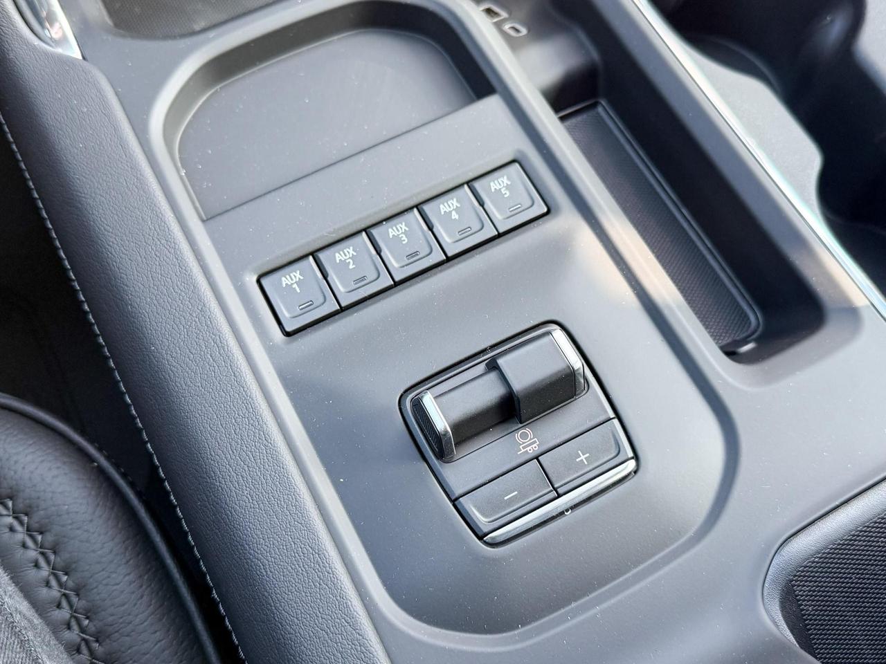 2025 GMC Sierra 2500 HD Denali DURAMAX 6.6L V8 WITH REMOTE START/ENTRY, SUNROOF, HEATED SEATS, HEATED STEERING WHEEL, VENTILATED SEATS, HD SURROUND VISION Photo