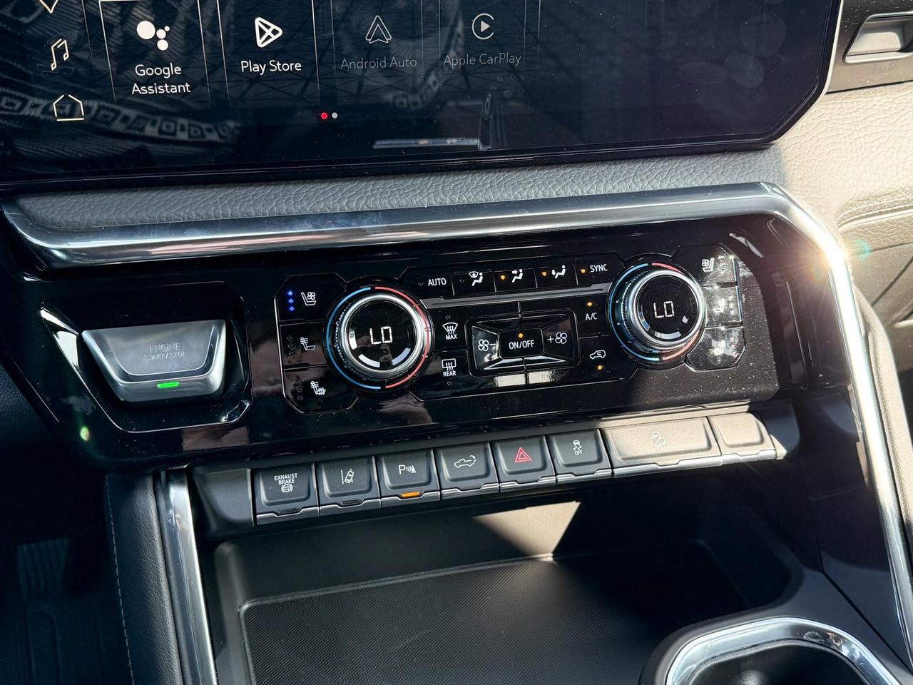 2025 GMC Sierra 2500 HD Denali DURAMAX 6.6L V8 WITH REMOTE START/ENTRY, SUNROOF, HEATED SEATS, HEATED STEERING WHEEL, VENTILATED SEATS, HD SURROUND VISION Photo