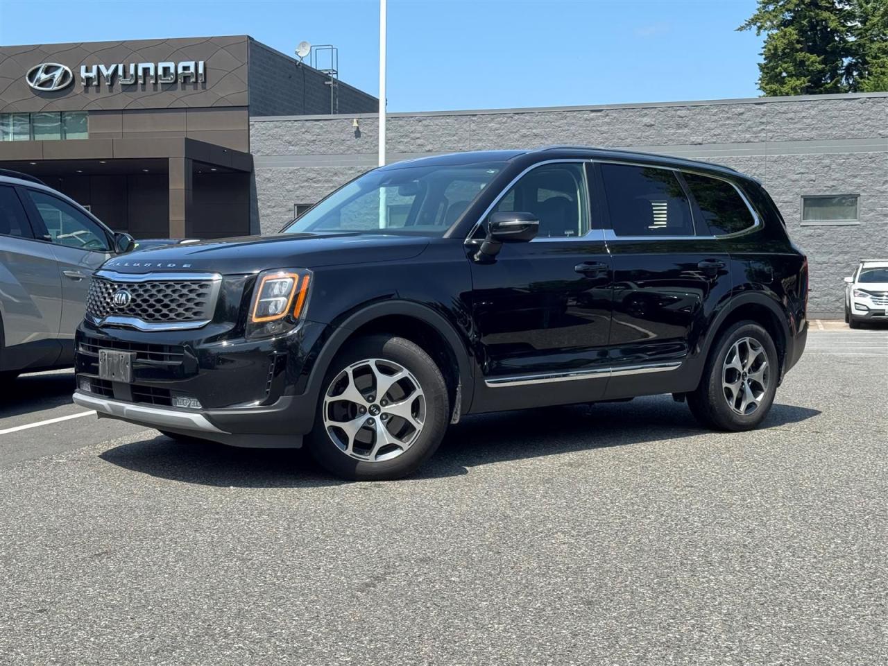 EX | LOCAL CAR | SERVICE RECORDS | APPLE CHAT GTCARPLAY | SUNROOF | ANDROID AUTO | NAVIGATION | LEATHER INTERIOR | REAR VIEW CAMERA | REAR PARKING SENSORS | FORWARD COLLISION WARNING | BLIND SPOT MONITORING | HEATED STEERING WHEEL | LANE DEPARTURE WARNING | SMART POWER LIFT GATE | ADAPTIVE CRUISE CONTROL |<br /><br />The 2020 Kia Telluride EX is a bold and spacious SUV built for families and adventurers alike. Powered by a 3.8L V6 engine with All-Wheel Drive, it delivers smooth, confident performance whether you're heading up the mountain or cruising through the city.<br /><br />Inside, enjoy premium features like leather seats, a 10.25" touchscreen with navigation, Apple CarPlay & Android Auto, heated and ventilated front seats, a power liftgate, smart key with push-button start, and advanced safety tech including Blind Spot Detection and Rear Cross-Traffic Alert.<br /><br />With three rows of comfort, generous cargo space, and standout style, the Telluride EX is ready for wherever life takes you.<br /><br />See it for yourself at Murray Hyundai White Rock where we help you get where you want to go!<br /><br /><br />Recent Arrival! 2020 Kia Telluride EX Black 3.8L V6 8-Speed Automatic AWD<br /><br /><br />Why Buy From us?<br />*7x Hyundai President's Award of Merit Winner<br />*3x Consumer Choice Award for Business Excellence<br />*AutoTrader Dealer of the Year<br /><br />M-Promise Certified Preowned ($995 value):<br />- 30-day/2,000 Km Exchange Program<br />- 3-day/300 Km Money Back Guarantee<br />- Comprehensive 144 Point Mechanical Inspection<br />- Full Synthetic Oil Change<br />- BC Verified CarFax<br />- Minimum 6 Month Power Train Warranty<br /><br />Our vehicles are priced under market value to give our customers a hassle free experience. We factor in mechanical condition, kilometres, physical condition, and how quickly a particular car is selling in our market place to make sure our customers get a great deal up front and an outstanding car buying experience overall. At White Rock Hyundai, we help you get where you want to go. *All vehicle purchases are subject to a $599 administration fee. *Dealer #31129.<br /><br /><br /><br />Odometer is 13448 kilometers below market average!<br /><br />Awards:<br />* Motor Trend Canada Automobiles of the year * JD Power Canada Automotive Performance, Execution and Layout (APEAL) Study<br /><br />CALL NOW!! This vehicle will not make it to the weekend!!