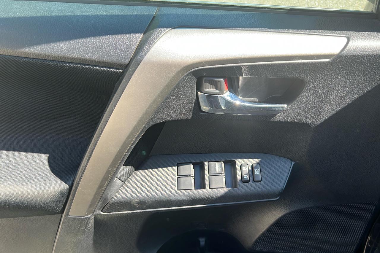 2015 Toyota RAV4 XLE Photo