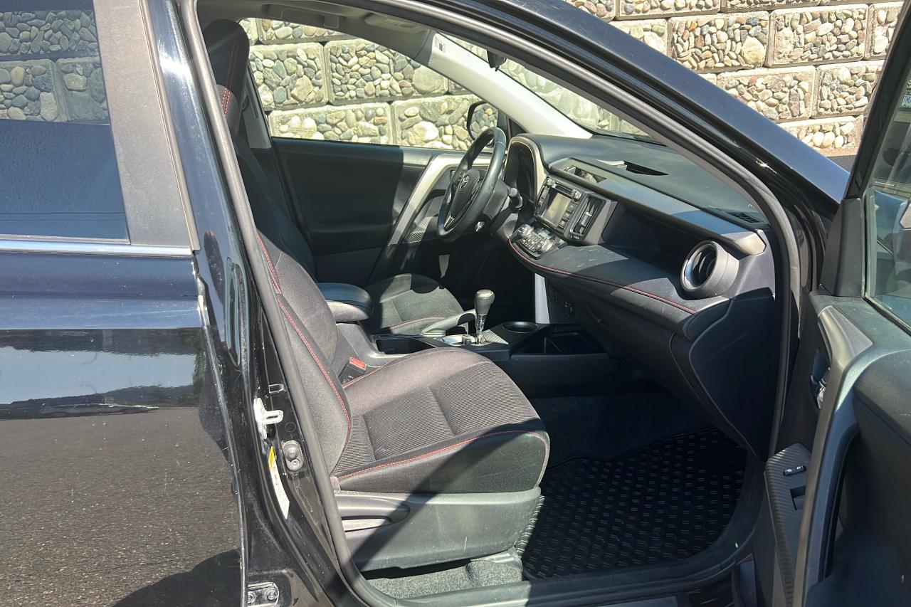 2015 Toyota RAV4 XLE Photo