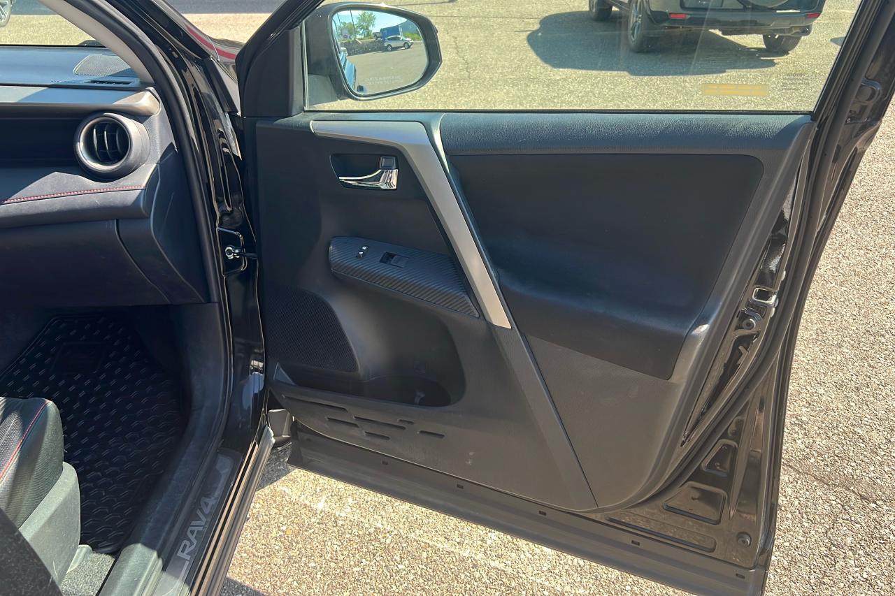 2015 Toyota RAV4 XLE Photo