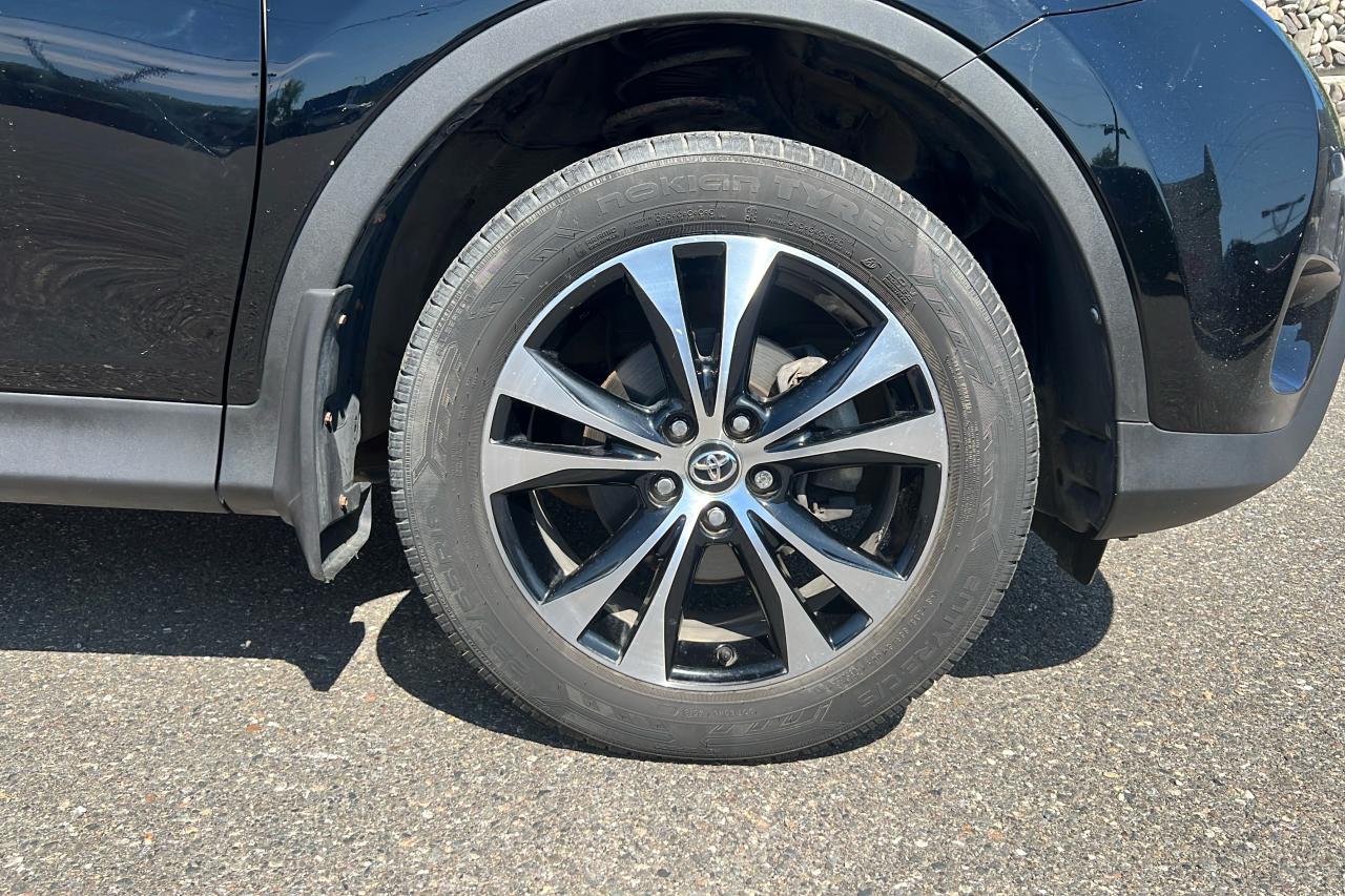 2015 Toyota RAV4 XLE Photo