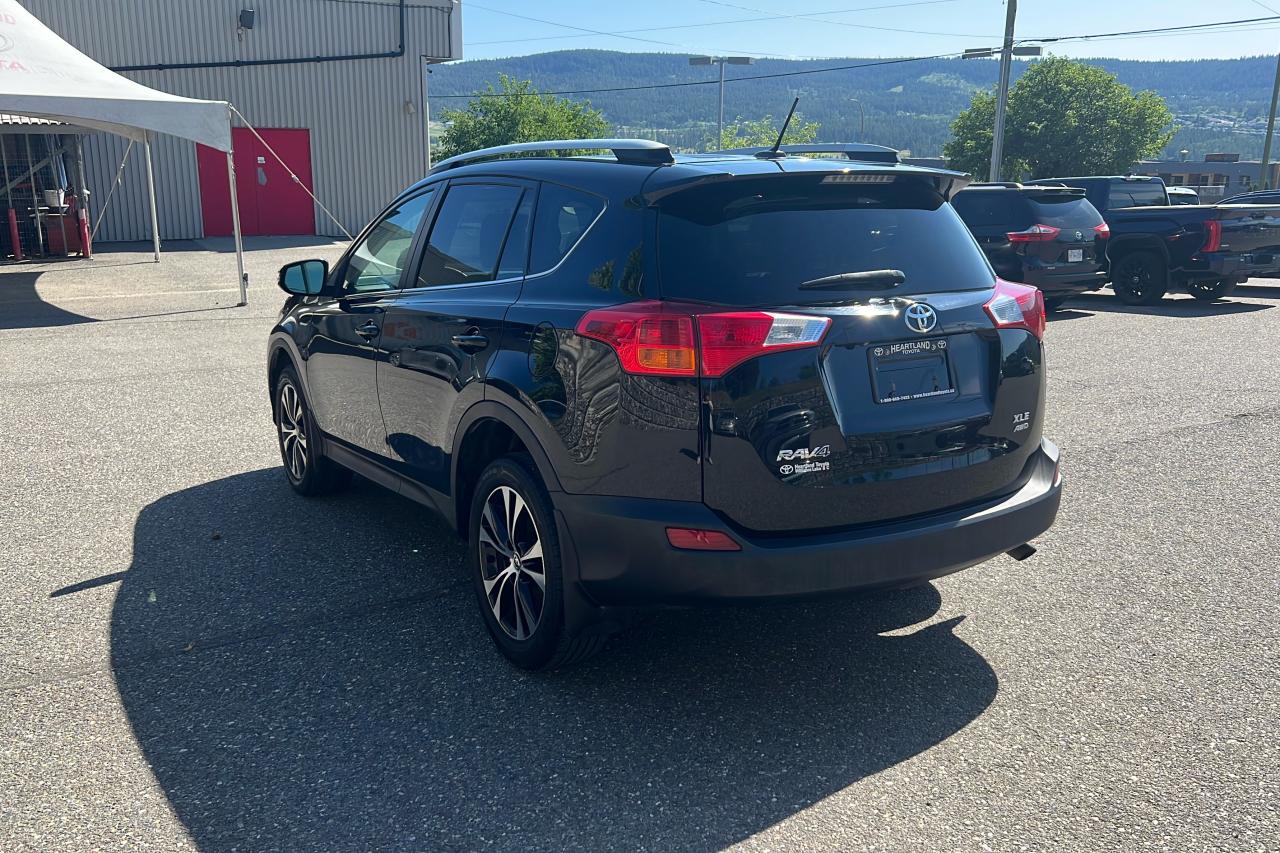 2015 Toyota RAV4 XLE Photo4