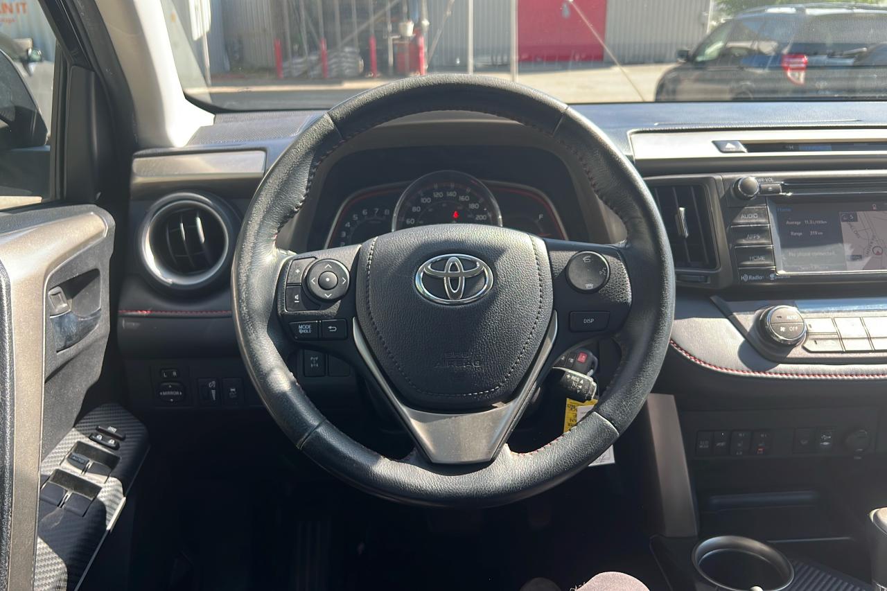 2015 Toyota RAV4 XLE Photo