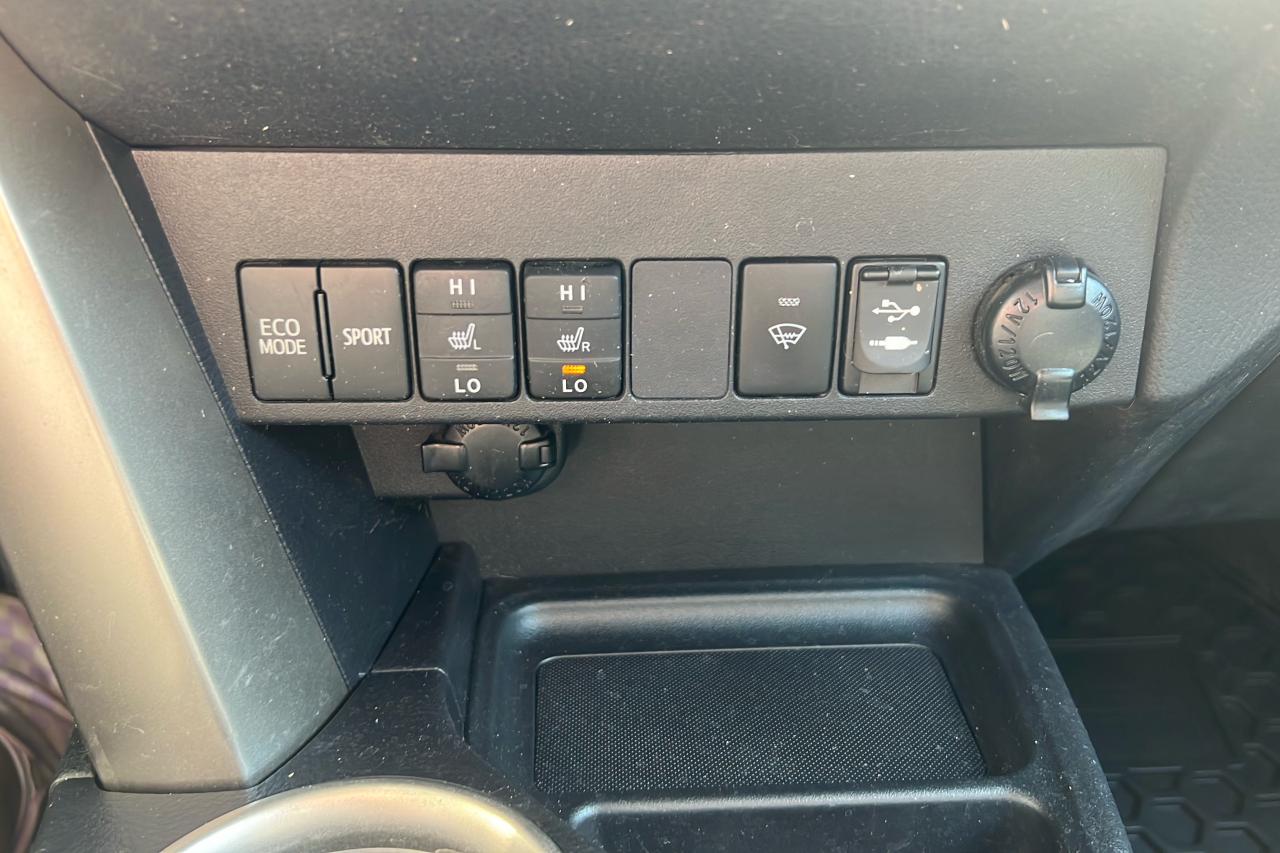 2015 Toyota RAV4 XLE Photo