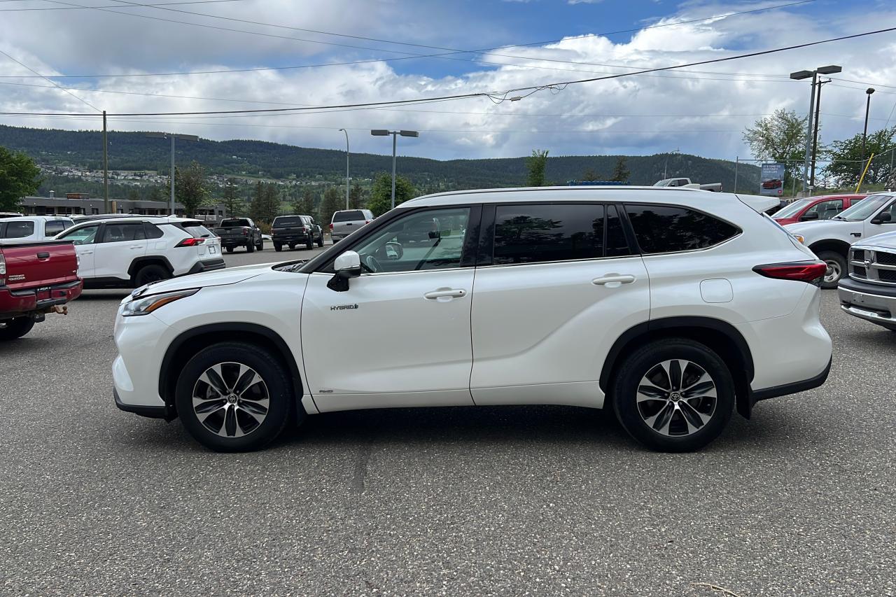 2021 Toyota Highlander XLE Photo3