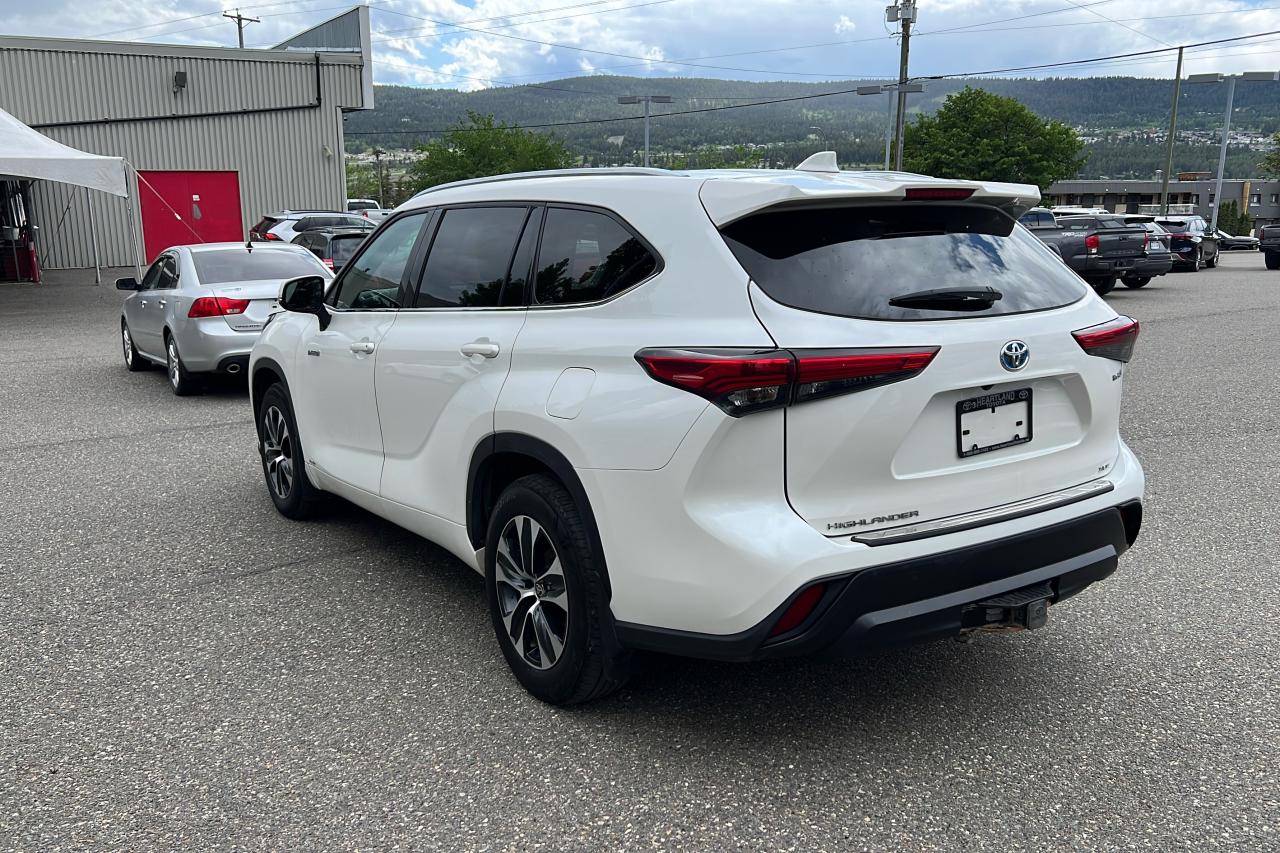 2021 Toyota Highlander XLE Photo4