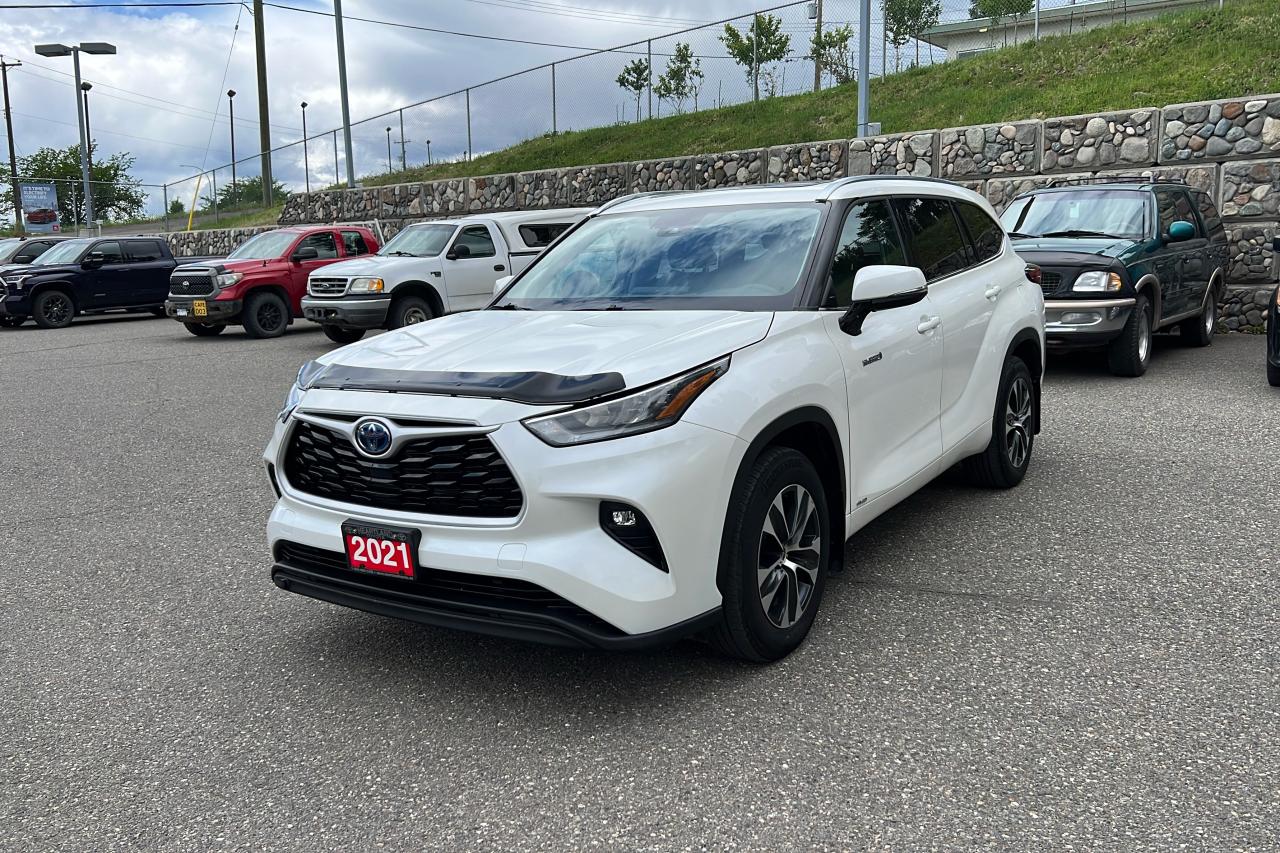 2021 Toyota Highlander XLE Photo2