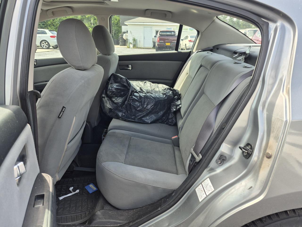 2010 Nissan Sentra 2.0 S Photo12