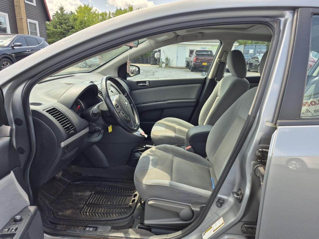 2010 Nissan Sentra 2.0 S Photo26