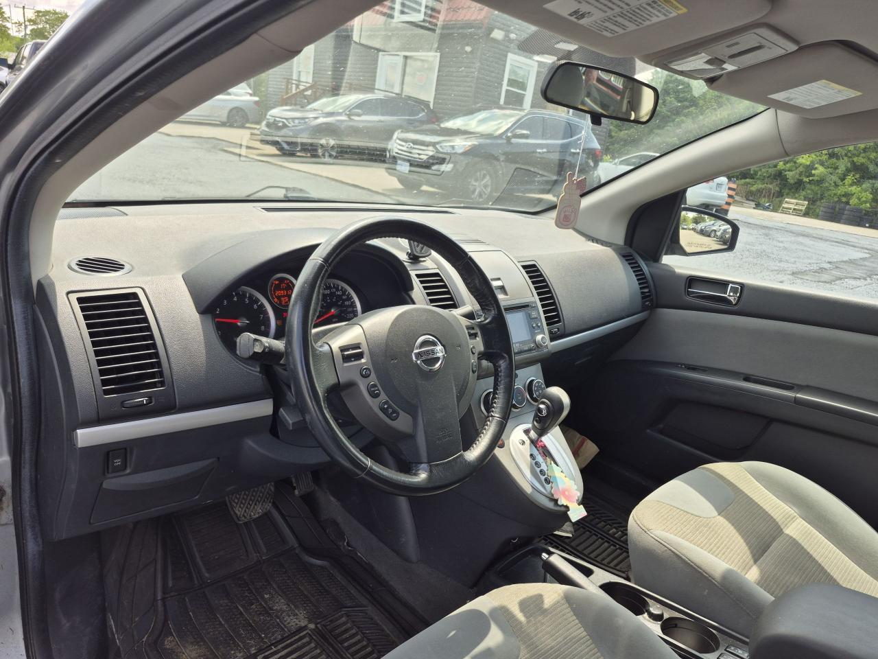 2010 Nissan Sentra 2.0 S Photo27