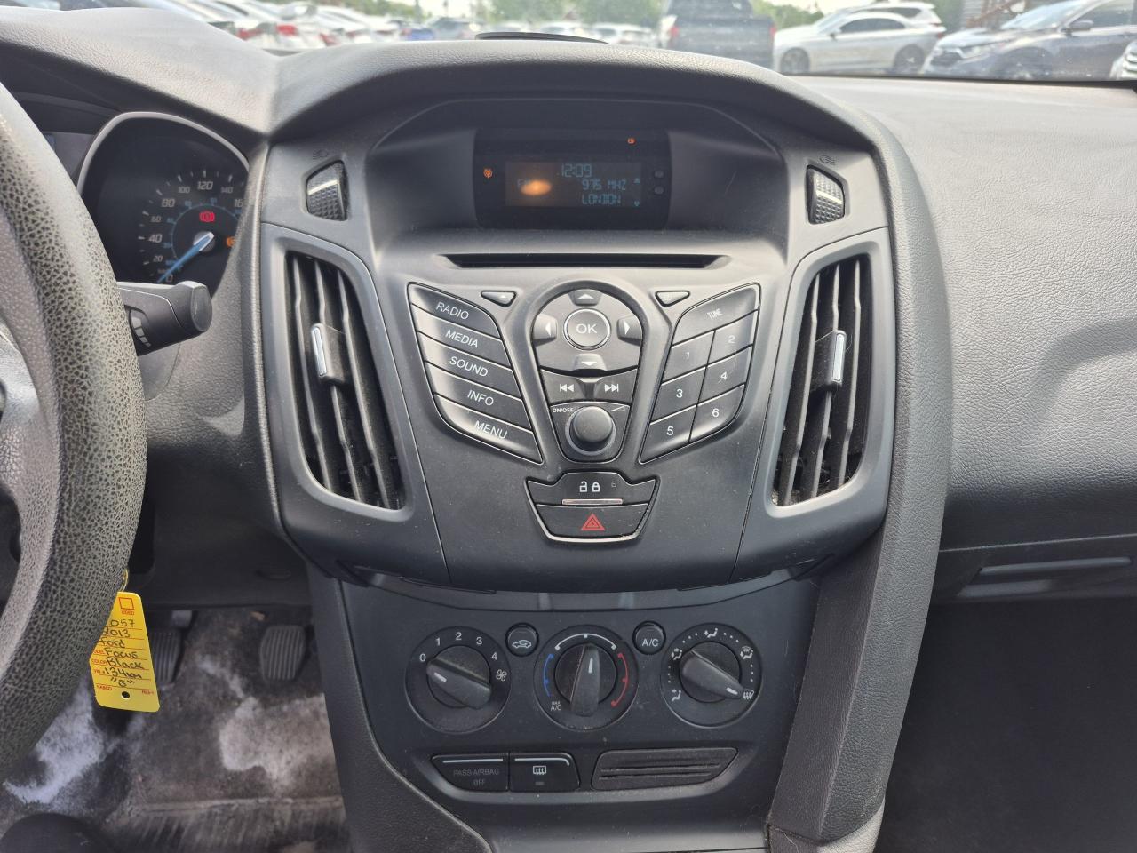 2013 Ford Focus S Photo24