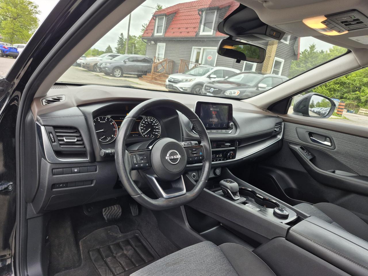 2023 Nissan Rogue AWD SV Moonroof Photo11