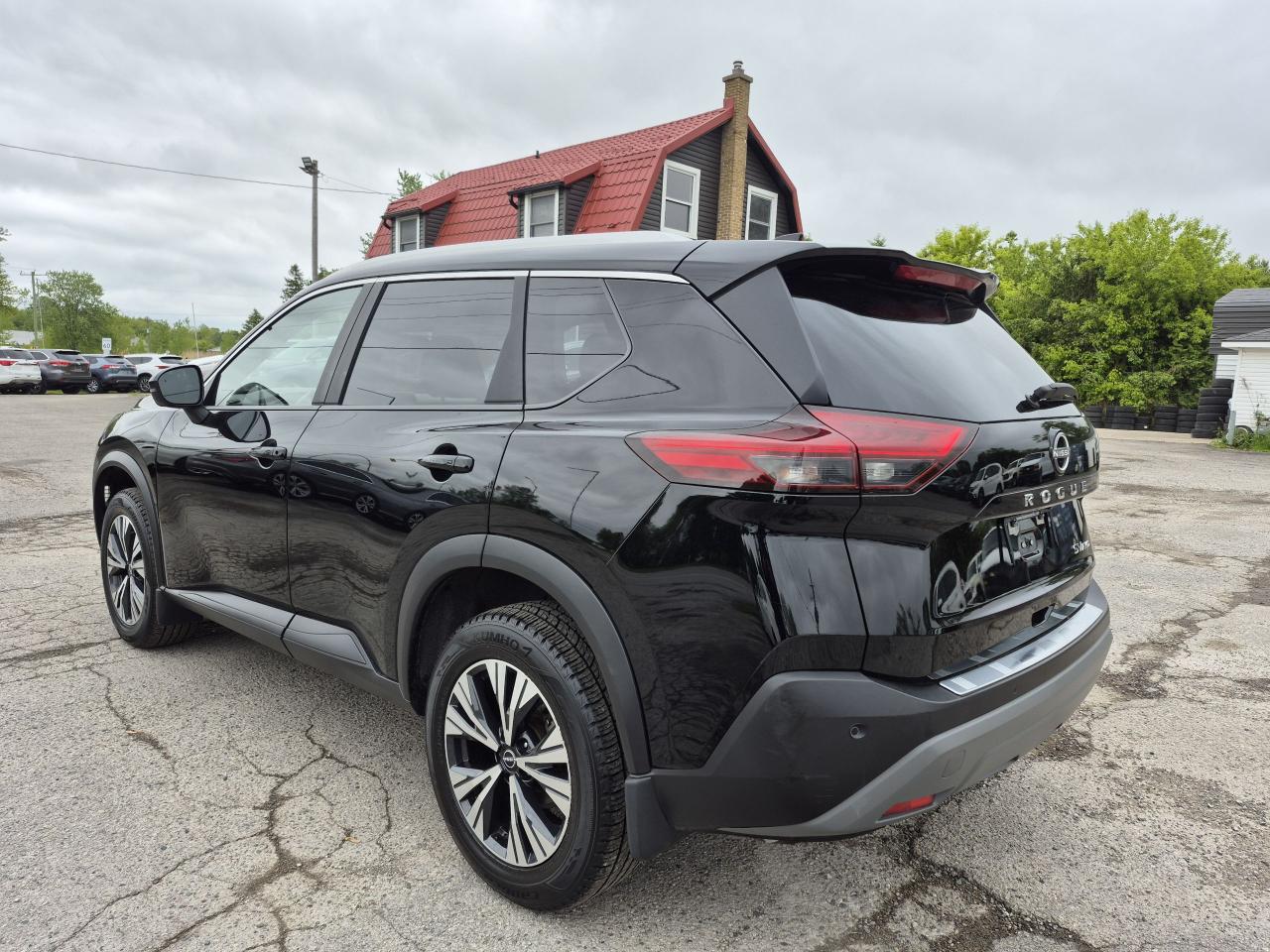 2023 Nissan Rogue AWD SV Moonroof Photo5