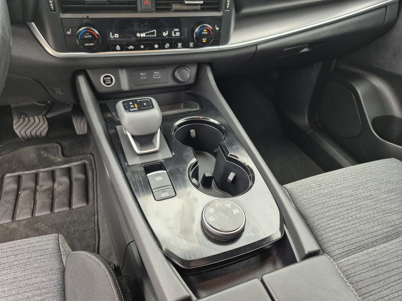 2023 Nissan Rogue AWD SV Moonroof Photo15