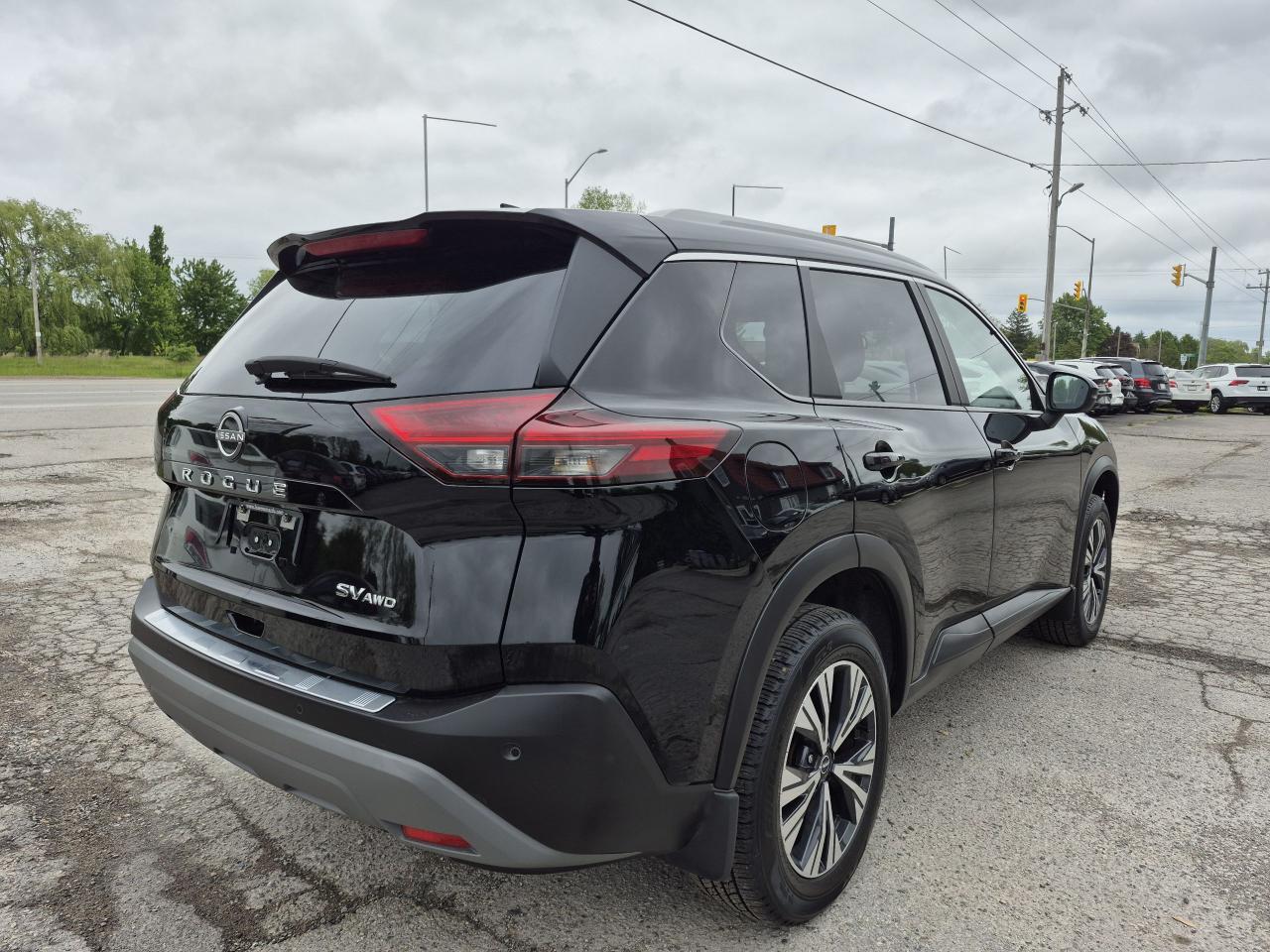 2023 Nissan Rogue AWD SV Moonroof Photo3