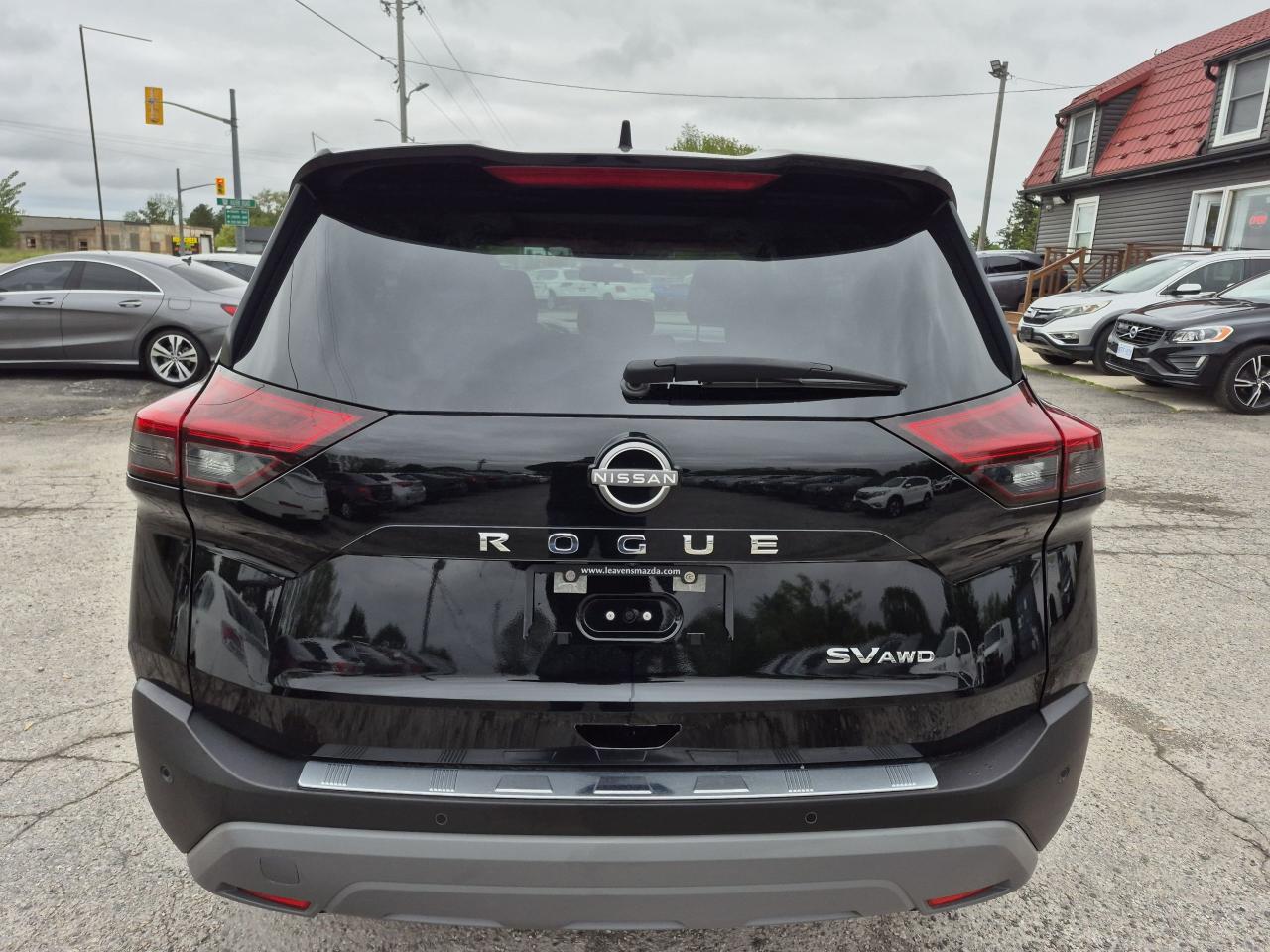 2023 Nissan Rogue AWD SV Moonroof Photo4
