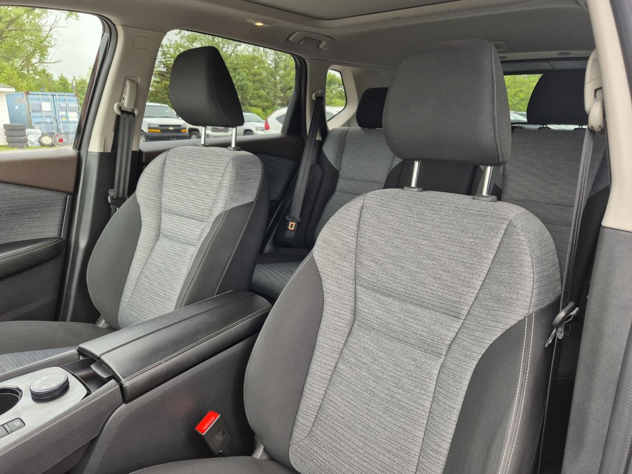 2023 Nissan Rogue AWD SV Moonroof Photo12