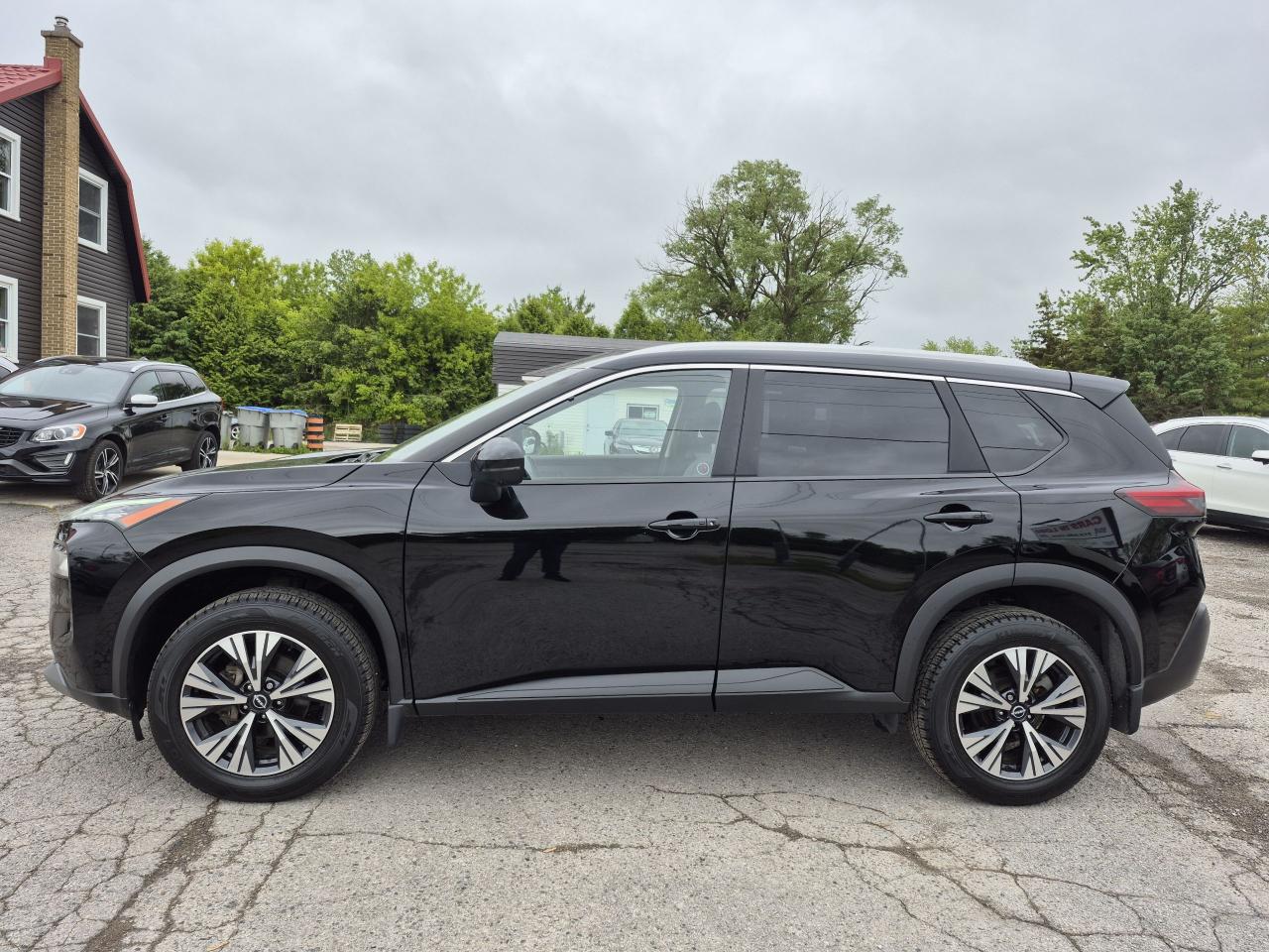 2023 Nissan Rogue AWD SV Moonroof Photo6