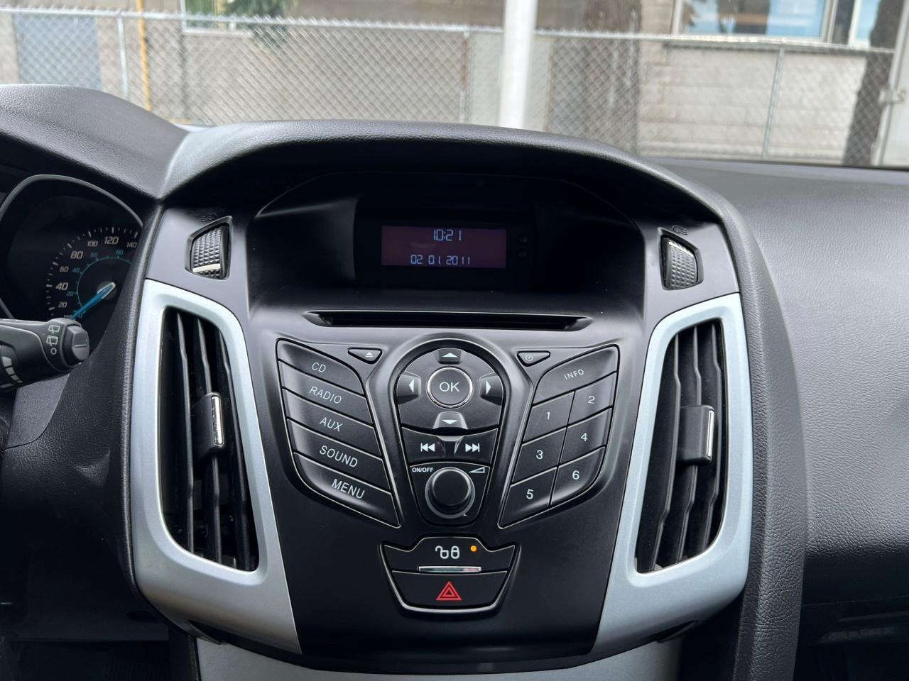2012 Ford Focus AUTO NO ACCIDENT LOW KM SAFETY BLUETOOTH NEW BRAKE - Photo #16