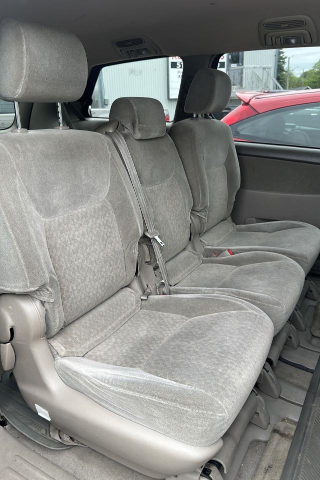 2004 Toyota Sienna CE - Photo #4